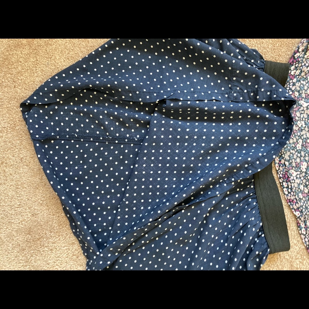 Short skirts - Picture 7 of 7